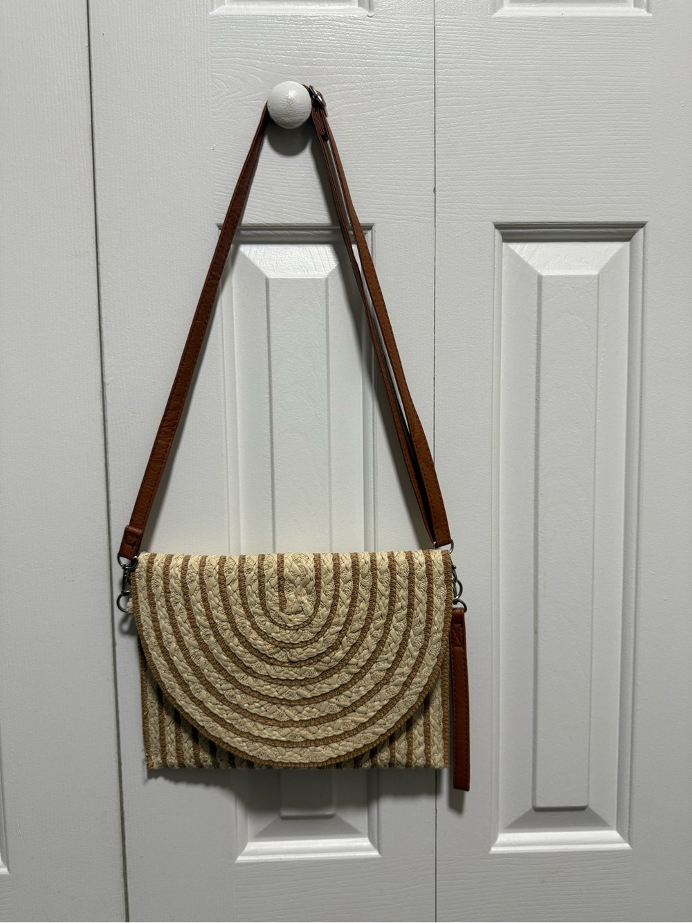 🏝️ NWOT unbranded Woven Straw Clutch - Picture 4 of 8